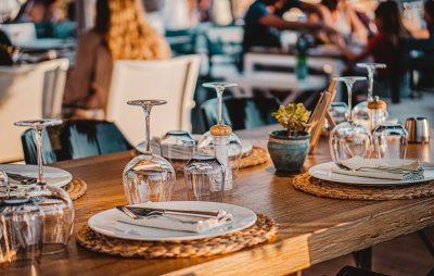 Welke vorm eettafel bevordert het beste de sociale interactie?