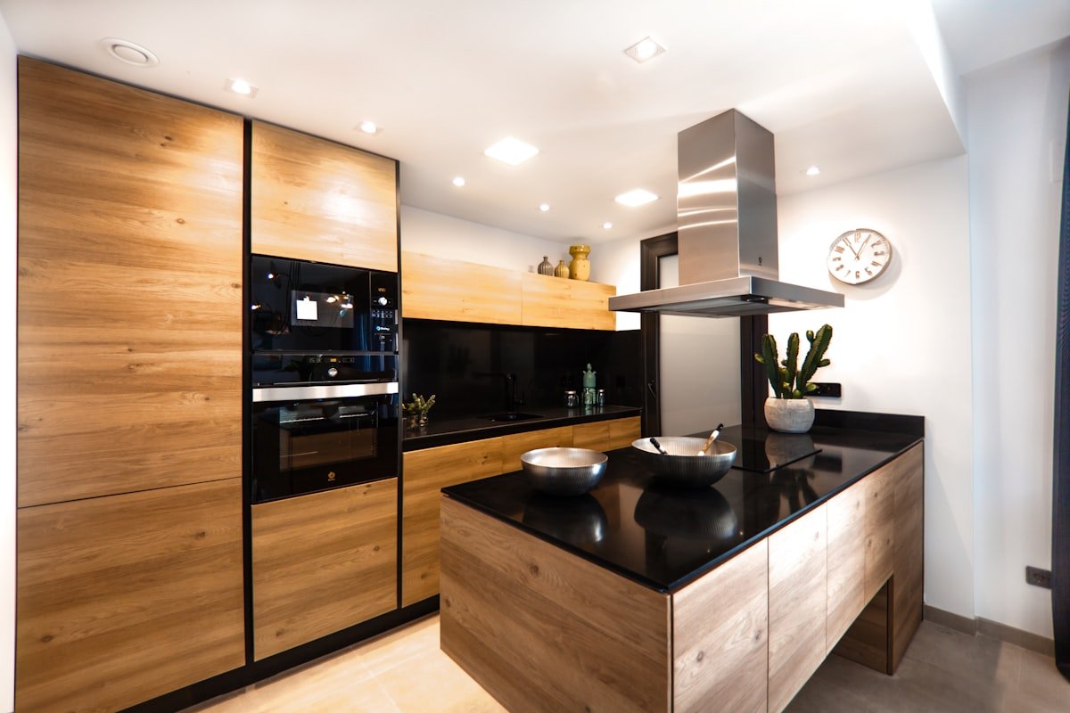 De ribbelfront is de nieuwe favoriet in keuken en badkamer
